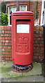 TA0388 : Elizabeth II postbox on Manor Road, Scarborough by JThomas