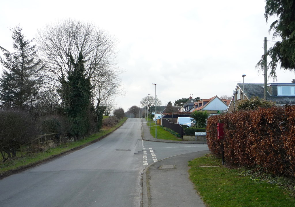 Limestone Road, Burniston © JThomas :: Geograph Britain and Ireland