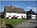 TL0128 : Thatched cottages, Toddington by JThomas