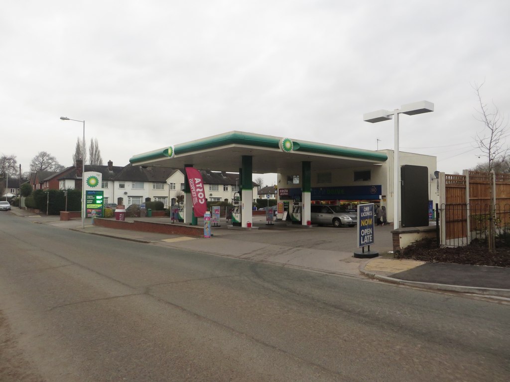 bp-garage-bromborough-road-wirral-graham-robson-geograph-britain