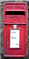 Elizabeth II postbox on Burnmill Bank, Snods Edge