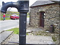 Pump and well at Crosswell