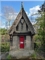 Unusual VR postbox, Radford