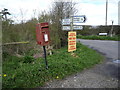 Elizabeth II postbox on School Piece Lane