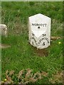 SK9200 : Milepost at Morcott by Alan Murray-Rust