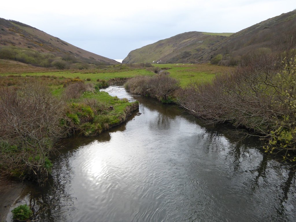 Coombe Valley Looking West From King © David Smith Geograph