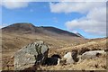 NR9039 : Large boulders in Glen Scaftigill by Leslie Barrie