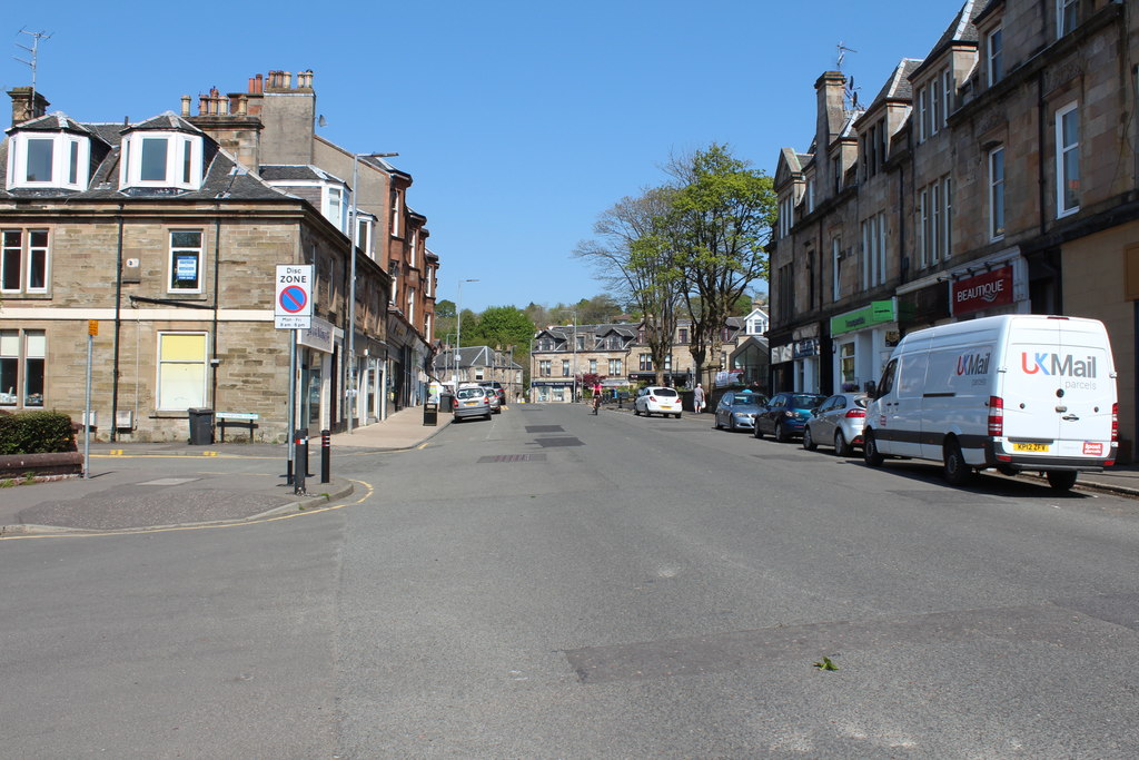 Lochwinnoch Road, Kilmacolm © Billy McCrorie :: Geograph Britain and ...