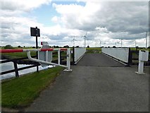 SE7112 : Maud's bridge over the Sheffield and South Yorkshire Navigation Stainforth and Keadby canal by Steve  Fareham