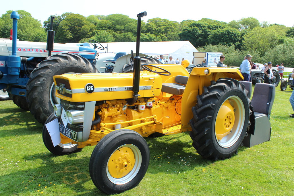 Massey Ferguson 135 (1966) © Billy McCrorie :: Geograph Britain and Ireland