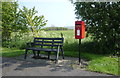 Elizabeth II postbox and bench on Front Street, Quebec