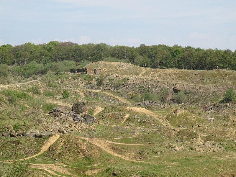 Former Woodside Quarry, looking... © Stephen Craven :: Geograph Britain