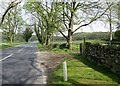 Darley  Road.  Nidderdale  Way  going  right  through  field