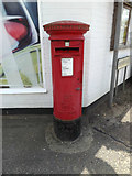 TL9979 : Thelnetham Road Postbox by Geographer