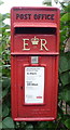 Elizabeth II postbox on Manor Road, Barton in Fabis