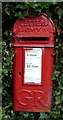 Close up, George V postbox on Newton Lane, Odstone