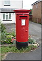 Elizabeth II postbox on Station Road, Ellistown