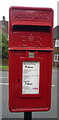 Elizabeth II postbox on Broom Leys Road, Coalville