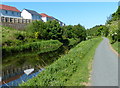 New houses next to the Union Canal