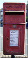 TA0157 : Close up, Elizabeth II postbox on Duncombe Drive, Driffield by JThomas