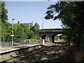 A4184 crosses the railway to the east of Evesham station