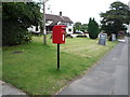 Elizabeth II postbox on the B5027, Bramshall