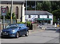 ILDIWCH/GIVE WAY 50 yards/50 llath, Hanbury Road, Pontnewynydd