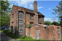 TQ5740 : Derelict looking building, Smockham Farm by N Chadwick