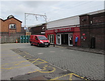 SJ8989 : Western entrance to Stockport railway station by Jaggery