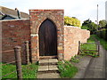 Gateway at corner of wavy wall, Pershore