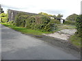 Derelict-looking outbuilding, Richborough Farm