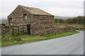 SD9492 : Barn beside Moor Road north of Askrigg by Roger Templeman