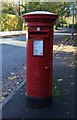 Elizabeth II postbox on Booth Lane