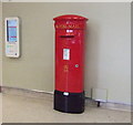 Elizabeth II postbox, Crewe Railway Station