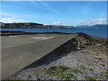 NS2577 : Old slipway at Battery Park by Lairich Rig