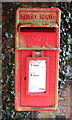 Close up, Elizabeth II postbox, Larden Green