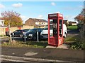 Highworth: telephone box in The Knowlands