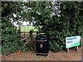 Stile and bin, First Dig Lane near Stapeley