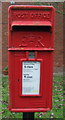 Close up, Elizabeth II postbox on South Croft, Spurstow