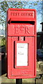 Close up, Elizabeth II postbox on Manchester Road, Lane Ends