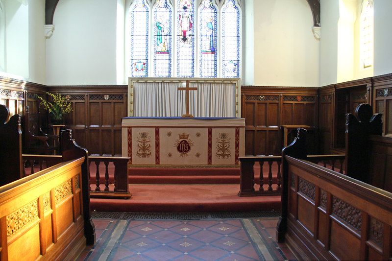 Holy Trinity, Upper Tooting - Sanctuary © John Salmon :: Geograph ...