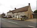 Thatched house, Long Load