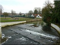 SK9136 : Weir on the River Witham, Wyndham Park by Alan Murray-Rust