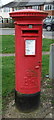 Elizabeth II postbox on Hockley Avenue, Upper Eastern Green