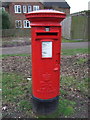 Elizabeth II postbox on Heath End Road