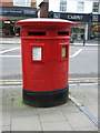 Double aperture Elizabeth II postbox on London Road, St Albans