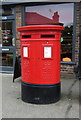 Double aperture Elizabeth II postbox on Southdown Road, Harpenden