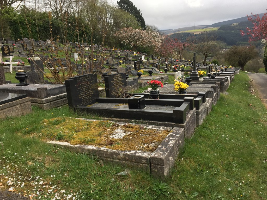 Treorchy Cemetery © Alan Hughes :: Geograph Britain and Ireland