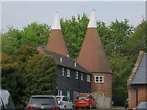 TQ8628 : Maytham Farm Oast, Hatters Hill, Rolvenden Layne by Oast House Archive