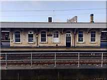 SP3692 : Buildings on platforms 5 and 4, Nuneaton station by Robin Stott